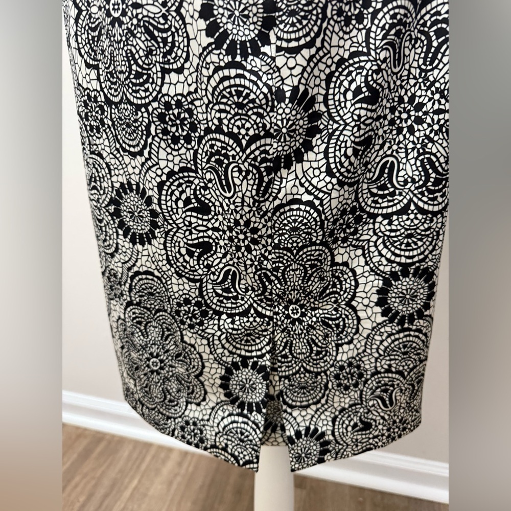 MAGGI LONDON FLORAL SHEATH COCKTAIL DRESS BLACK WHITE ROSETTE NECK SIZE 10 - Picture 8 of 9
